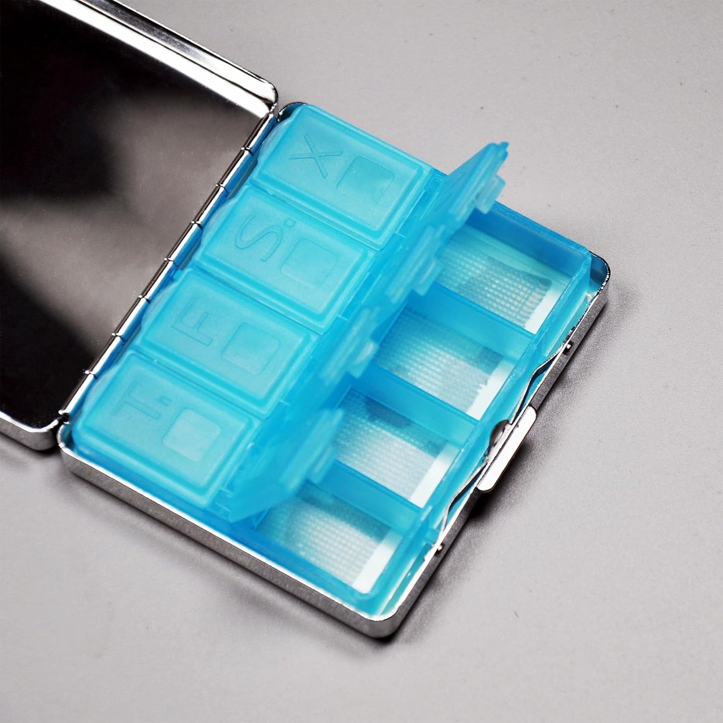 8‑Compartment Metal Pill Box Organizer – Portable Medicine Case 3″×2.6″ | Food‑Grade Dividers | Secure Snap Button Lid | Travel & Gift for Seniors (Tropical Toucan Garden)