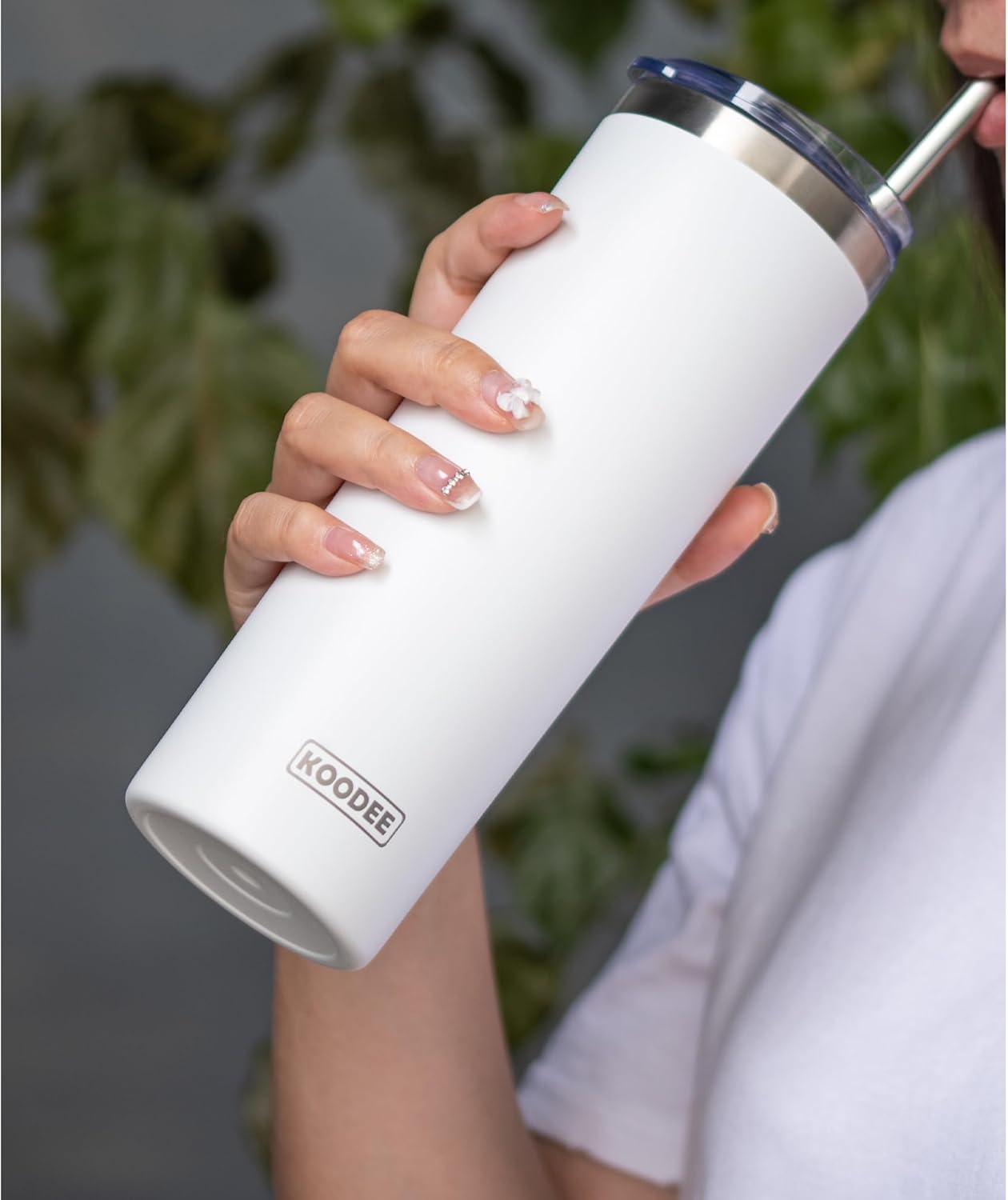 koodee Coffee Tumbler 20 oz Stainless Steel Double Wall Vacuum Insulated Skinny Tumbler with Lid and Straw, Beach Cup for Women and Girls(Canyon Red)