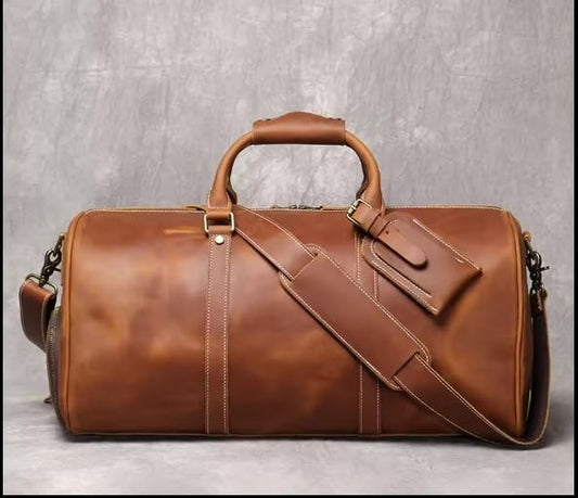Mullis Mercantile Leather Weekender Bag, an ideal men's classic. Perfect for overnight stays, full-grain leather, a retro design, gym, and a YKK zipper, brown. (22 inch Vintage Leather Duffle)