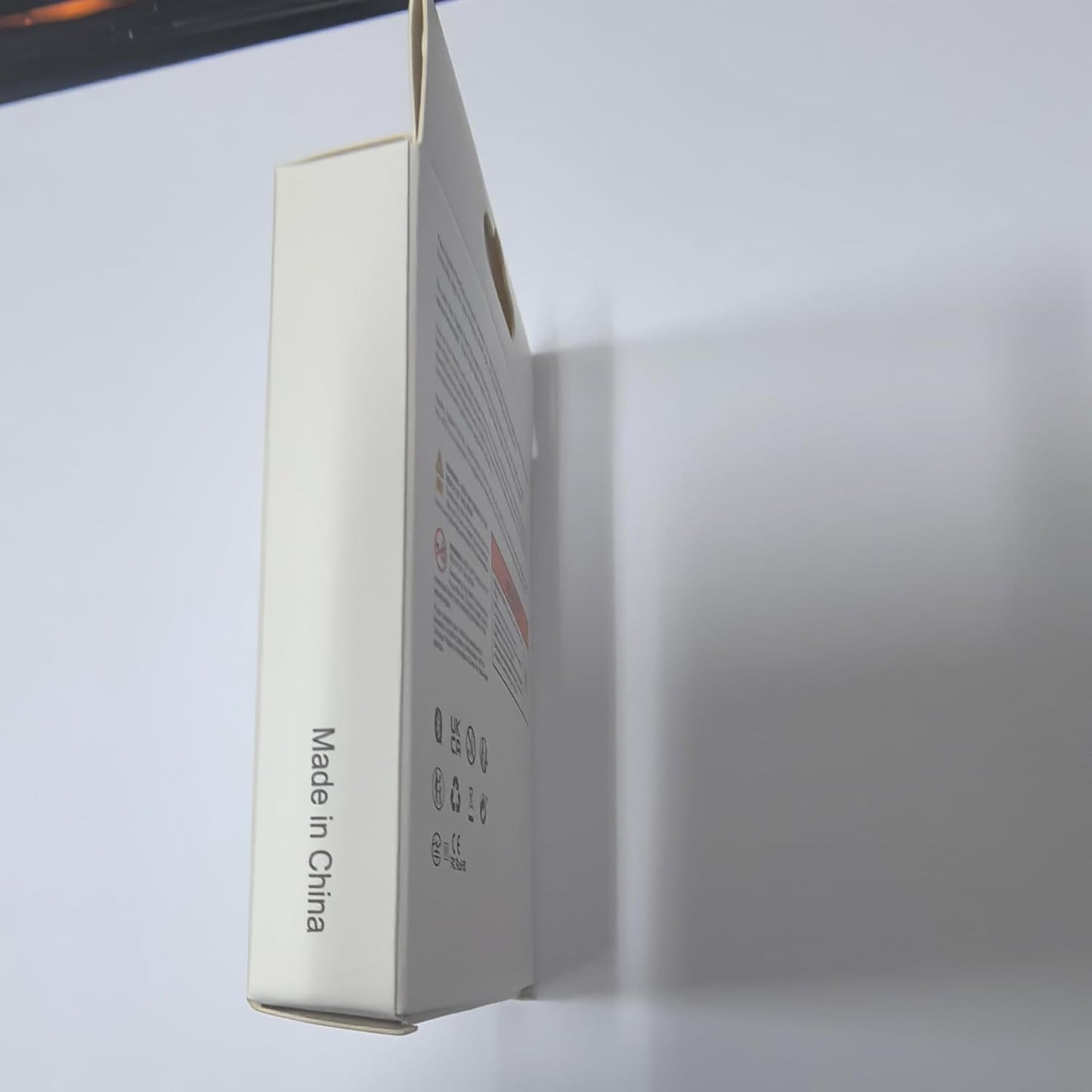 Luggage Tracker, Key Finder, pet Tracker, Smart Bluetooth Tracker paired with Find My (iOS only), Wallet Item Locator, Key, Replaceable Battery (White)