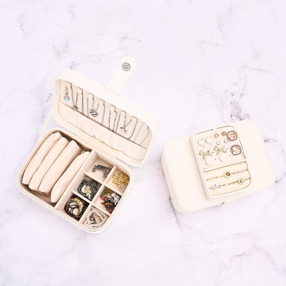 2 Layer Portable Jewelry Box, Large Jewelry Travel Case with 4 Jewelry Pouches, Medium Size Jewelry Organizer Box for Earrings, Necklaces, Bracelets (beige)