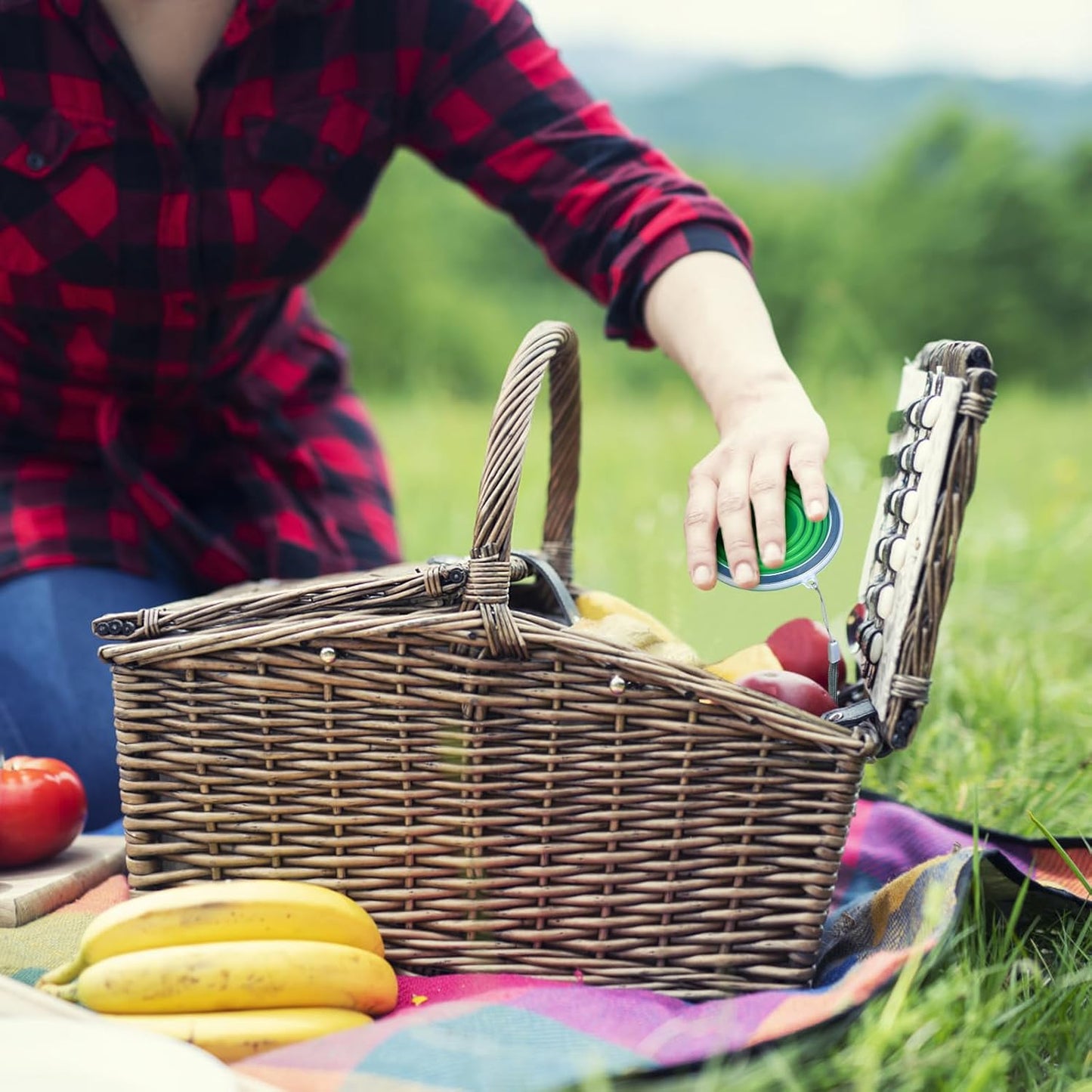 Collapsible Cups for Traveling - Portable Silicone Collapsible Cup with Lid, Reusable Collapsible Cups Drinking for Outdoor Hiking, Picnic, Fishing or Home Use (9.22oz) -4 Pack