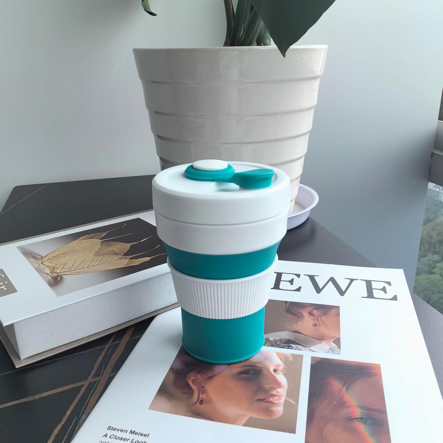 Silicone Collapsible Travel Mug Green 15oz / 450ml - Leak-Proof Reusable Silicone Water Bottle for Hot and Cold Beverages - Travel Office and Home - Dishwasher Safe - Straw Included