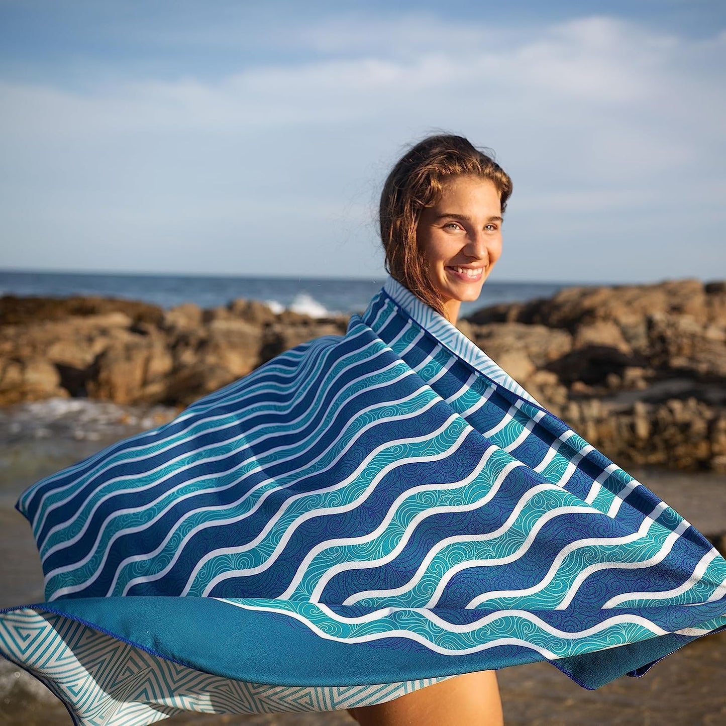 Elite Trend Quick Dry Towel Large 63x31 Inch - Microfiber Beach Towel - Perfect for Beach, Travel, Swimming, Pool, Yoga, Hiking, Camping - Lightweight, Fast Drying, Compact for Adults (Blue Sea)