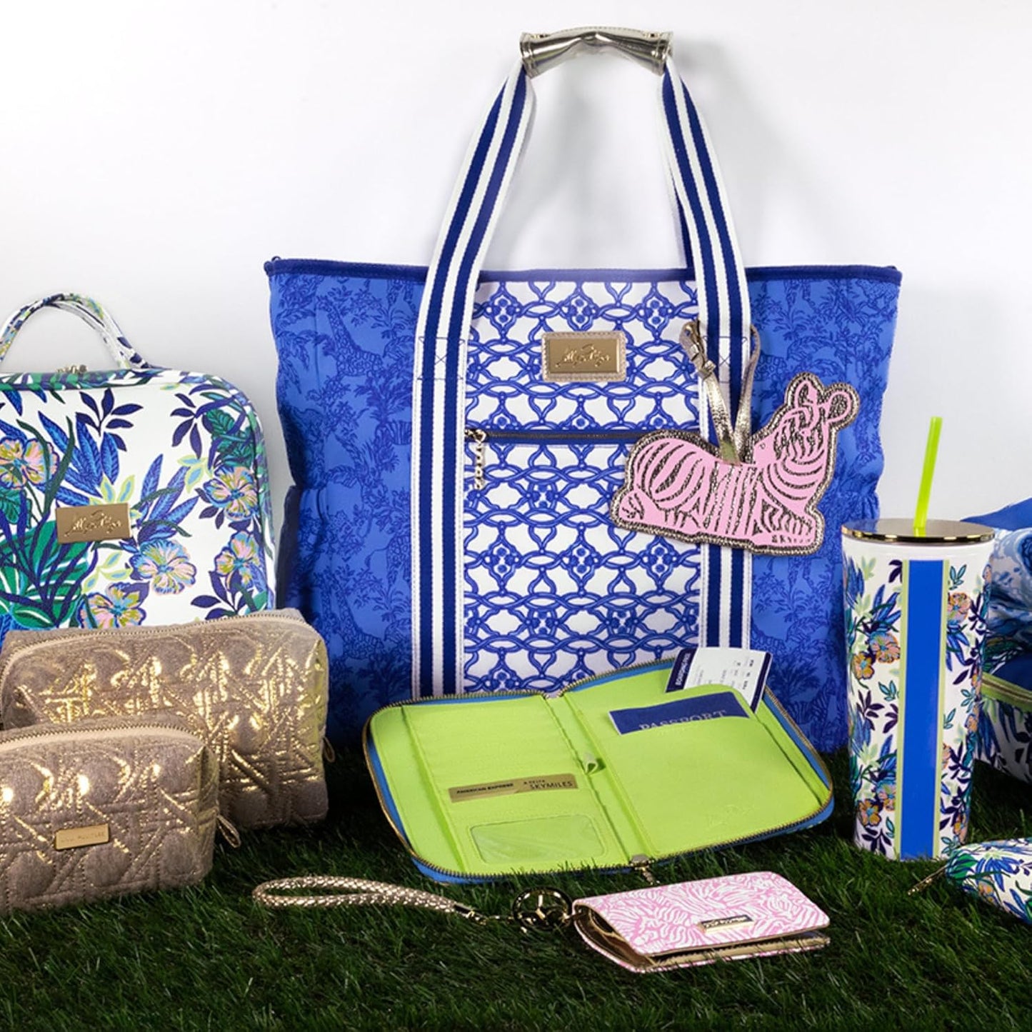 Lilly Pulitzer Picnic & Beach Cooler Bag, Insulated Soft Cooler with Adjustable Strap, Zippered Top & Pocket, Large for Groceries or Travel, Safari Party