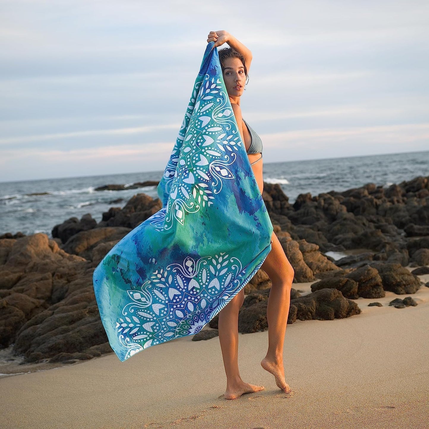 Elite Trend Quick Dry Towel Large 63x31 Inch - Microfiber Beach Towel - Perfect for Beach, Travel, Swimming, Pool, Yoga, Hiking, Camping - Lightweight, Fast Drying, Compact for Adults (Mandala Blue)