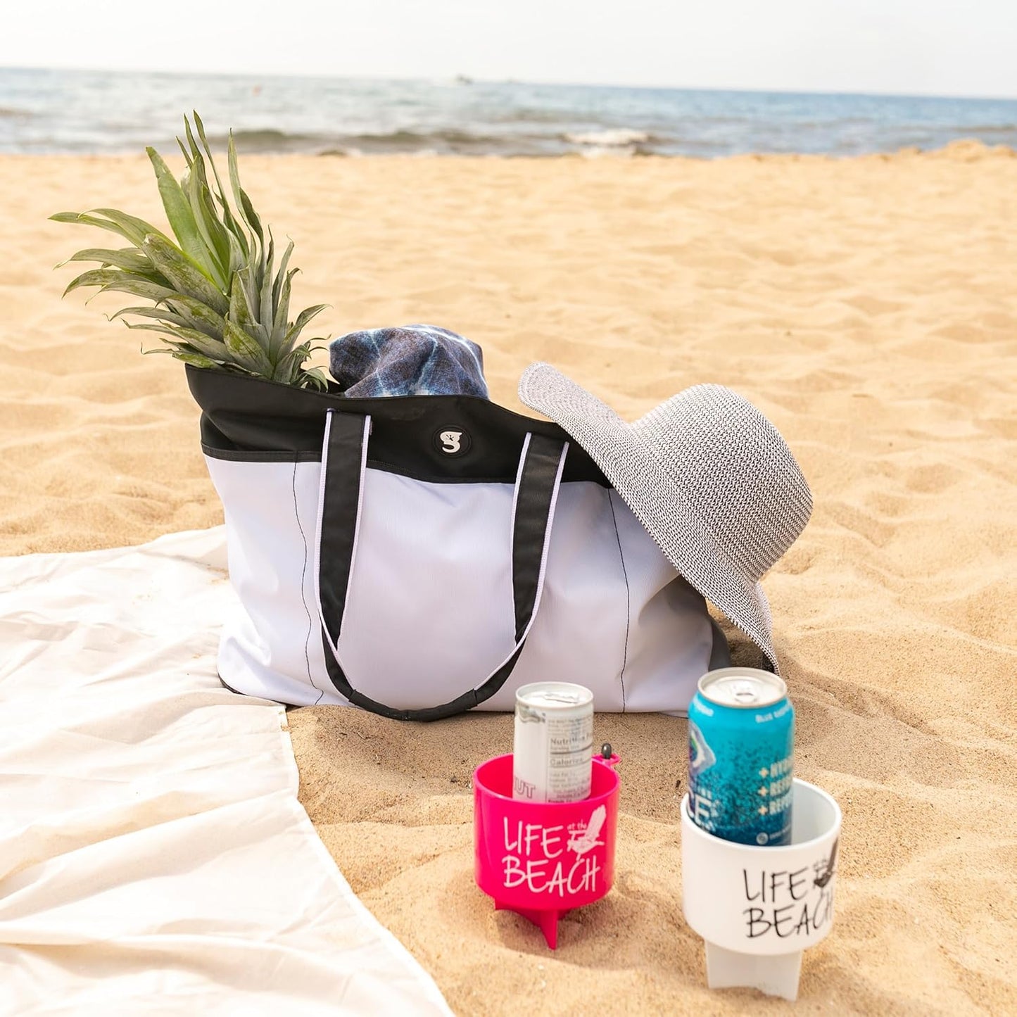 geckobrands Oversized Beach Tote – Large and Stylish Beach Bag with 4 Exterior Pockets and Zippered Internal Compartment