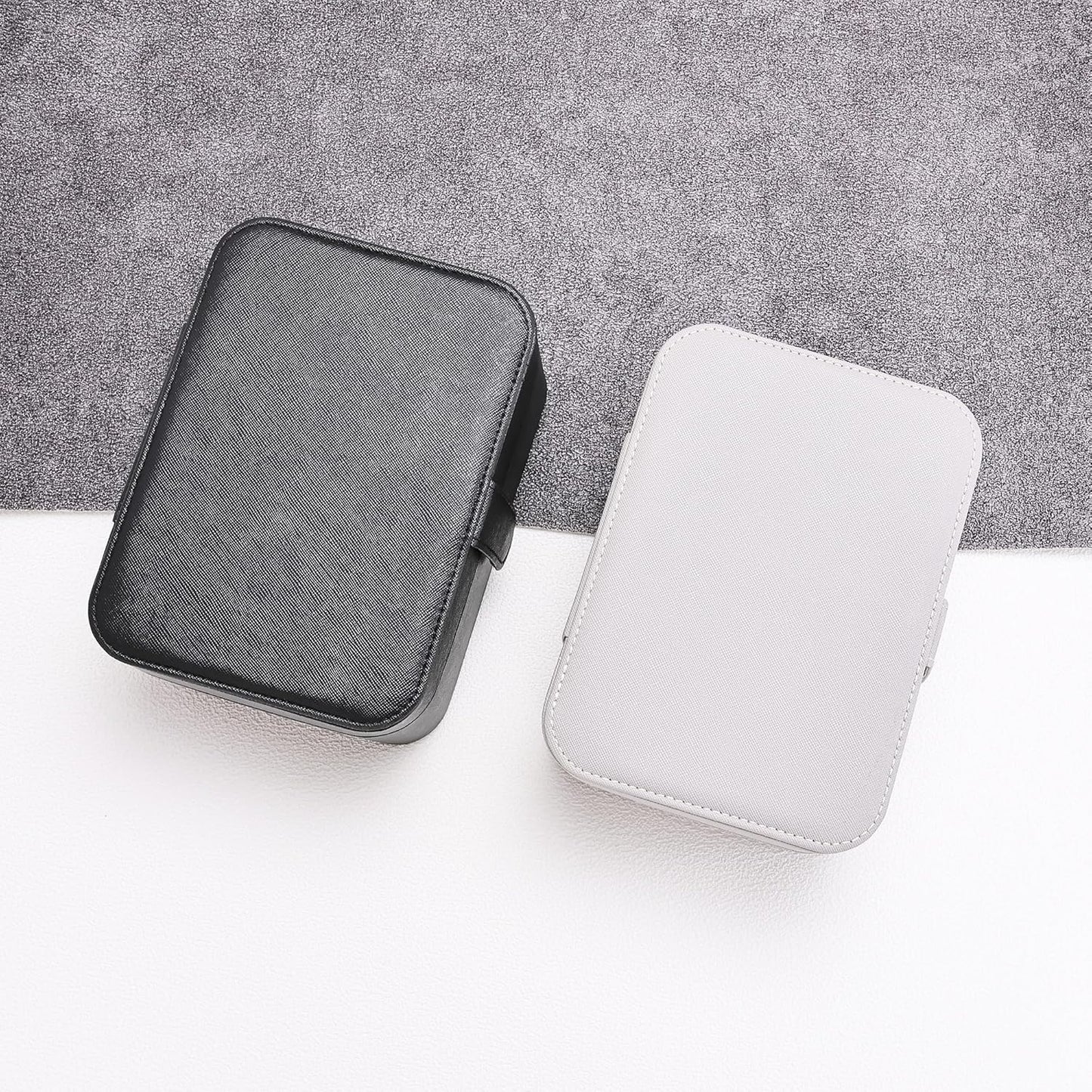 2 Layer Portable Jewelry Box, Large Jewelry Travel Case with 4 Jewelry Pouches, Medium Size Jewelry Organizer Box for Earrings, Necklaces, Bracelets (light gray)