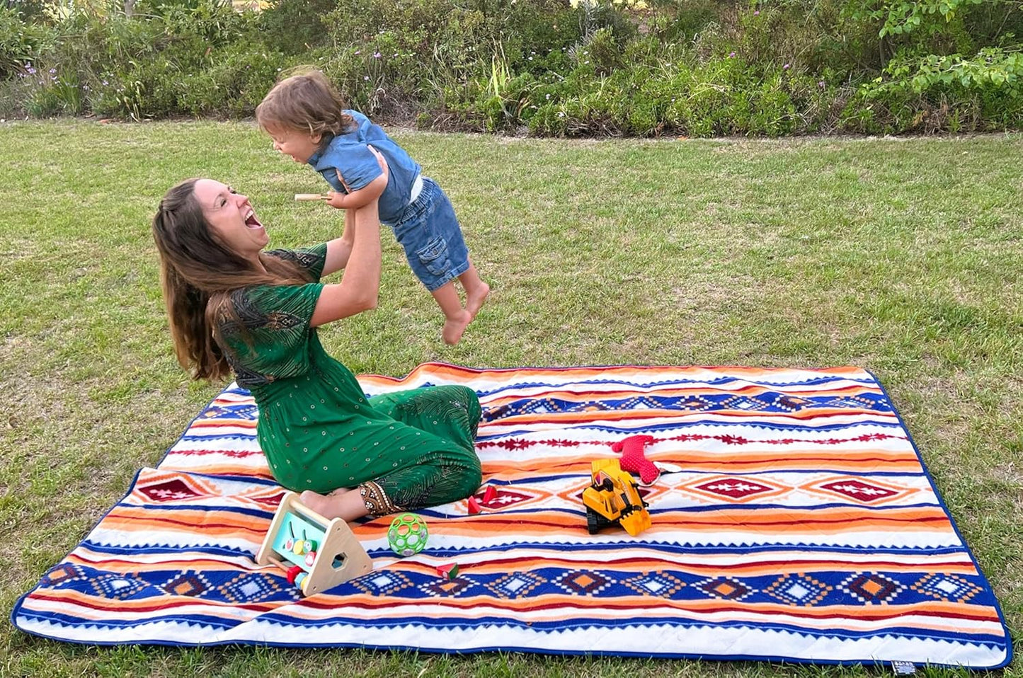 DOWN UNDER OUTDOORS Large Waterproof Windproof Extra Thick 350 GSM Quilted Fleece, or Sherpa Stadium Blanket