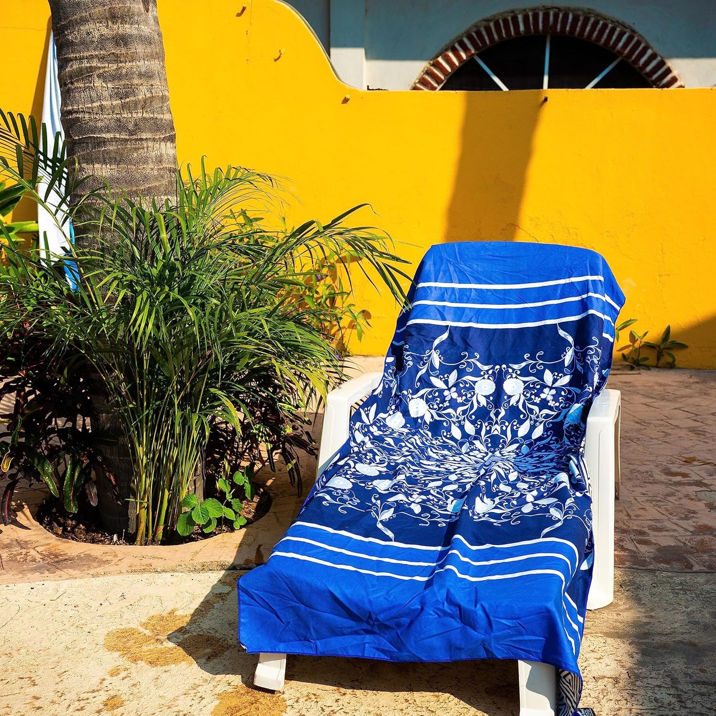 Quick Dry Towel Extra Large 78x35 Inch - Microfiber Beach Towel - Perfect for Beach, Travel, Swimming, Pool, Yoga, Hiking, Camping - Lightweight, Fast Drying, Compact for Adults (Blue Flower)